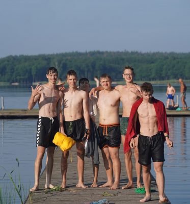 Jaunuoliai ką ti išsimaudė ežere